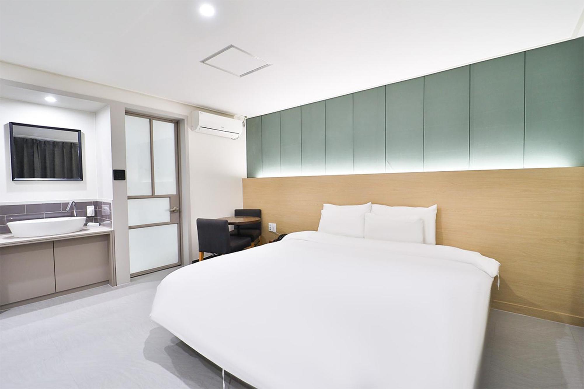 Calm Rest Hotel Busan Sasang ภายนอก รูปภาพ
